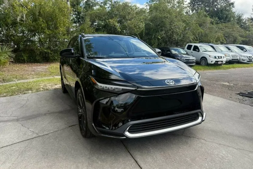 2023 Toyota bZ4X Limited photo 1