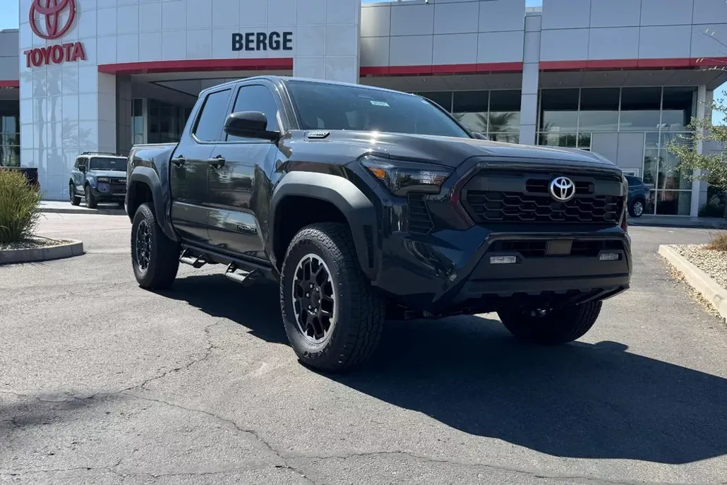 2025 Toyota Tacoma TRD Off-Road Double Cab photo 1