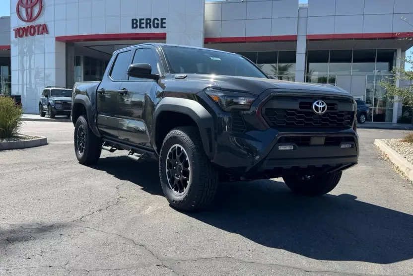 2025 Toyota Tacoma TRD Off-Road Double Cab photo 1