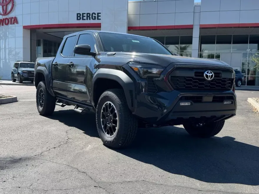 2025 Toyota Tacoma TRD Off-Road Double Cab photo 1