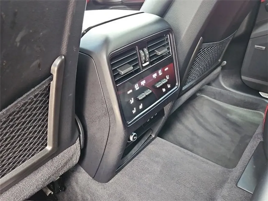 2024 Porsche Cayenne Base photo 16