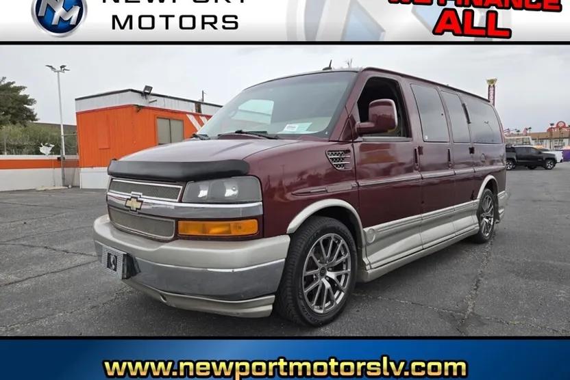 2011 Chevrolet Express 1500 LT photo 1