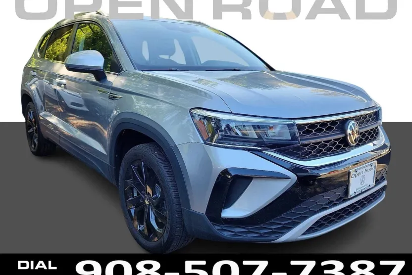 2024 Volkswagen Taos SE photo 1