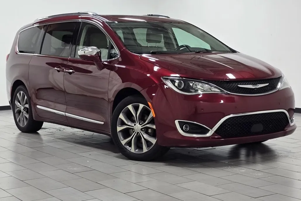 2020 Chrysler Pacifica Limited photo 1