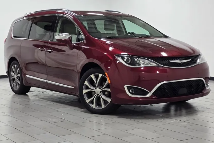 2020 Chrysler Pacifica Limited photo 1