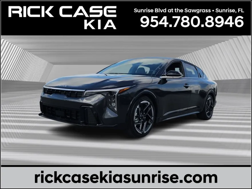 2025 Kia K4 GT-Line photo 1