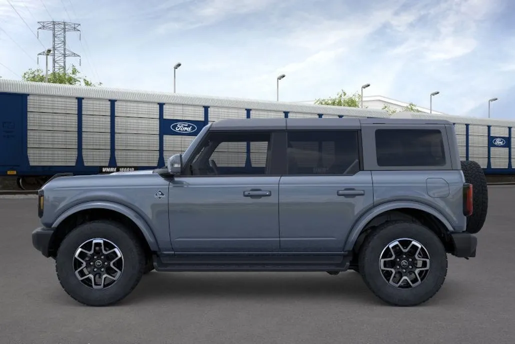 2025 Ford Bronco Outer Banks photo 1