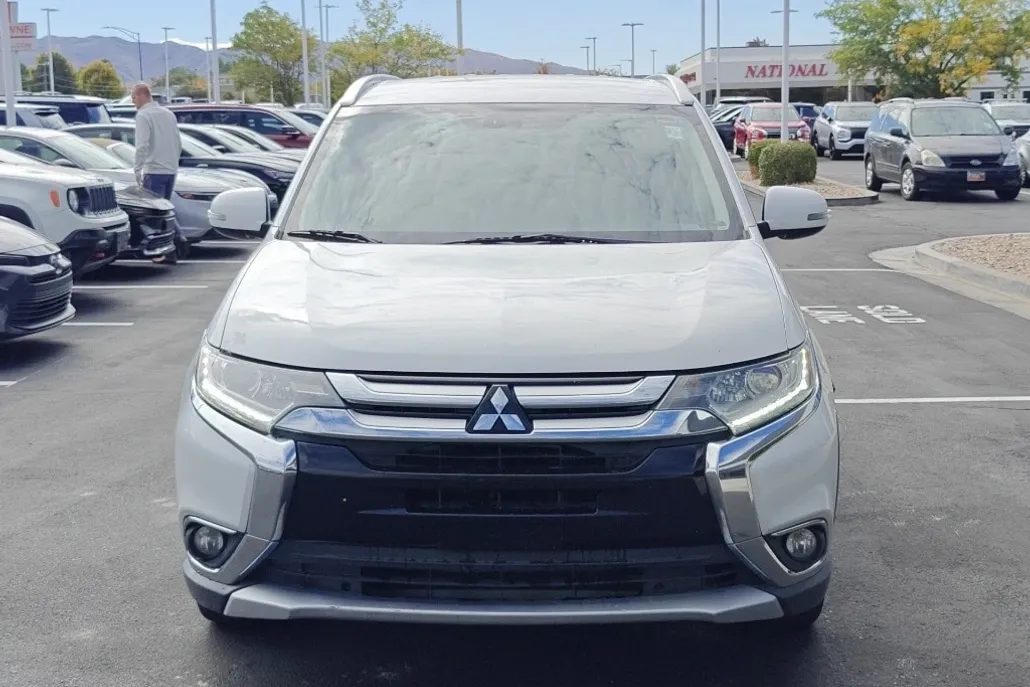 2018 Mitsubishi Outlander SEL photo 1