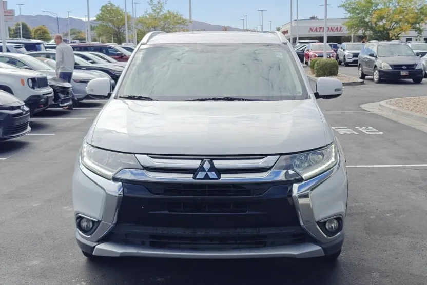 2018 Mitsubishi Outlander SEL photo 1