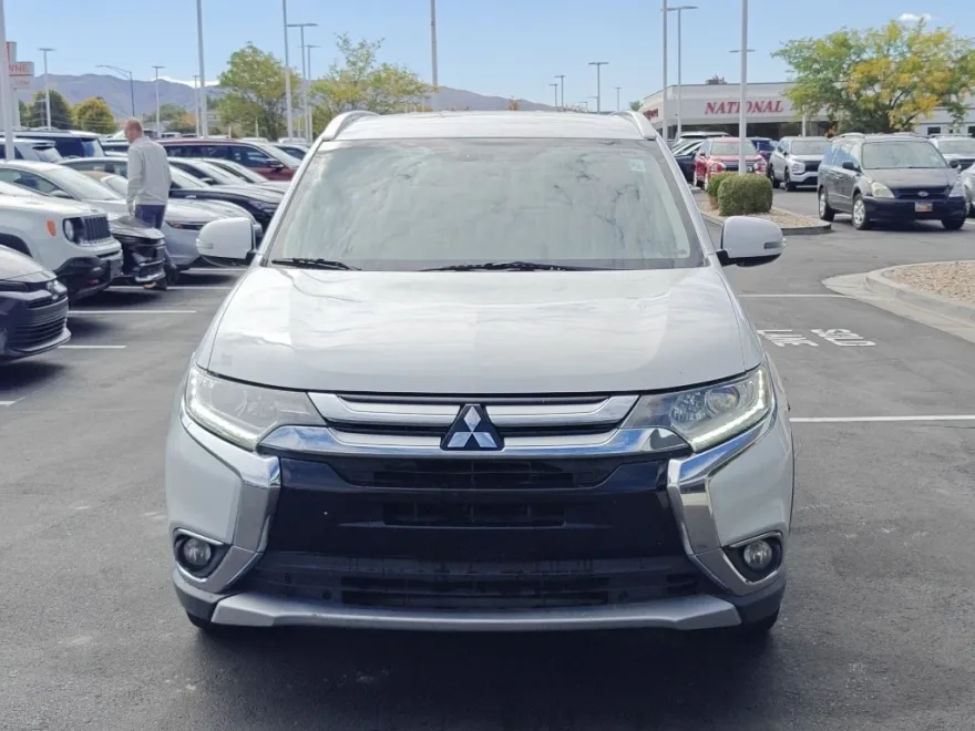 2018 Mitsubishi Outlander SEL photo 1