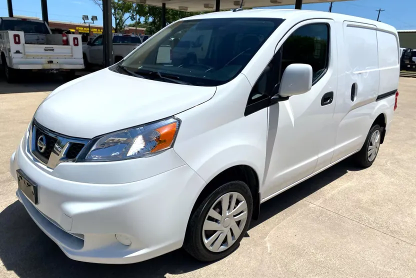 2017 Nissan NV200 SV photo 1