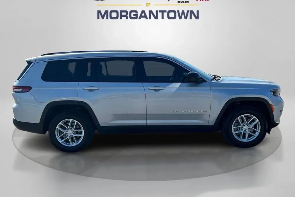 2023 Jeep Grand Cherokee Laredo photo 1