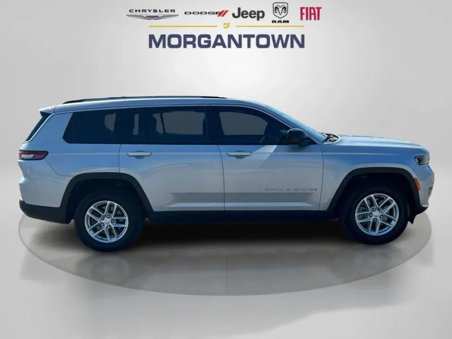 2023 Jeep Grand Cherokee Laredo photo 1