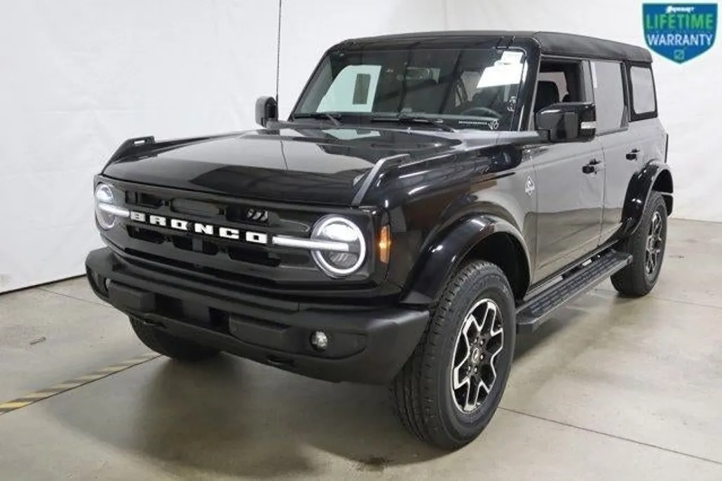 2024 Ford Bronco Outer Banks photo 1