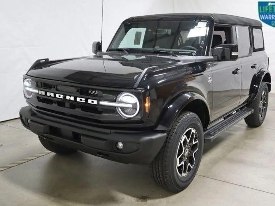 2024 Ford Bronco Outer Banks photo 1