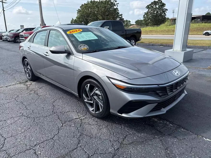2024 Hyundai Elantra SEL Convenience photo 1