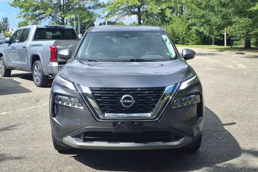 2023 Nissan Rogue SV photo 1