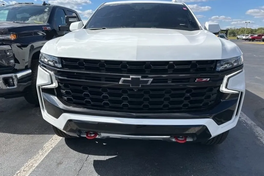 2023 Chevrolet Suburban Z71 photo 1