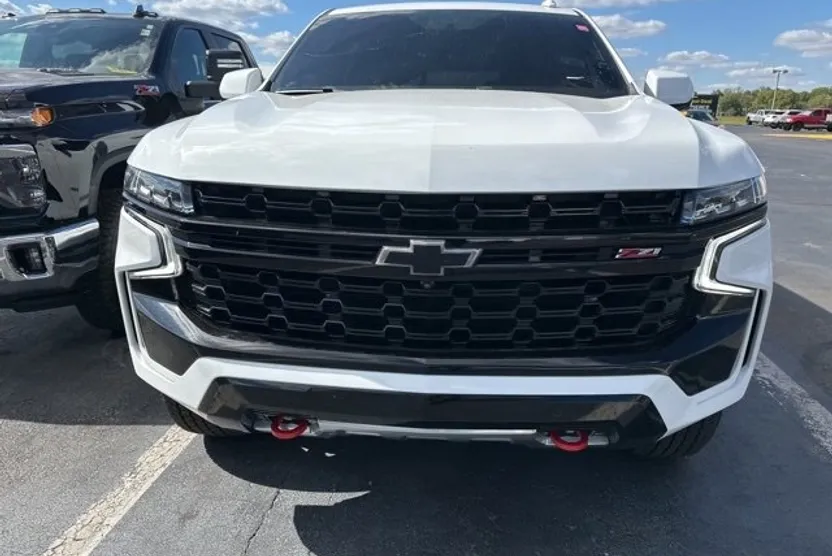 2023 Chevrolet Suburban Z71 photo 1