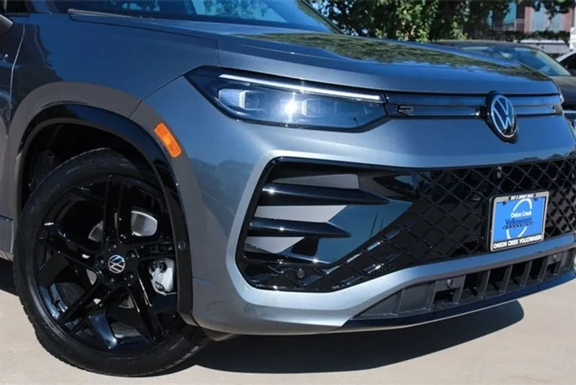 2025 Volkswagen Tiguan SE R-Line Black photo 1