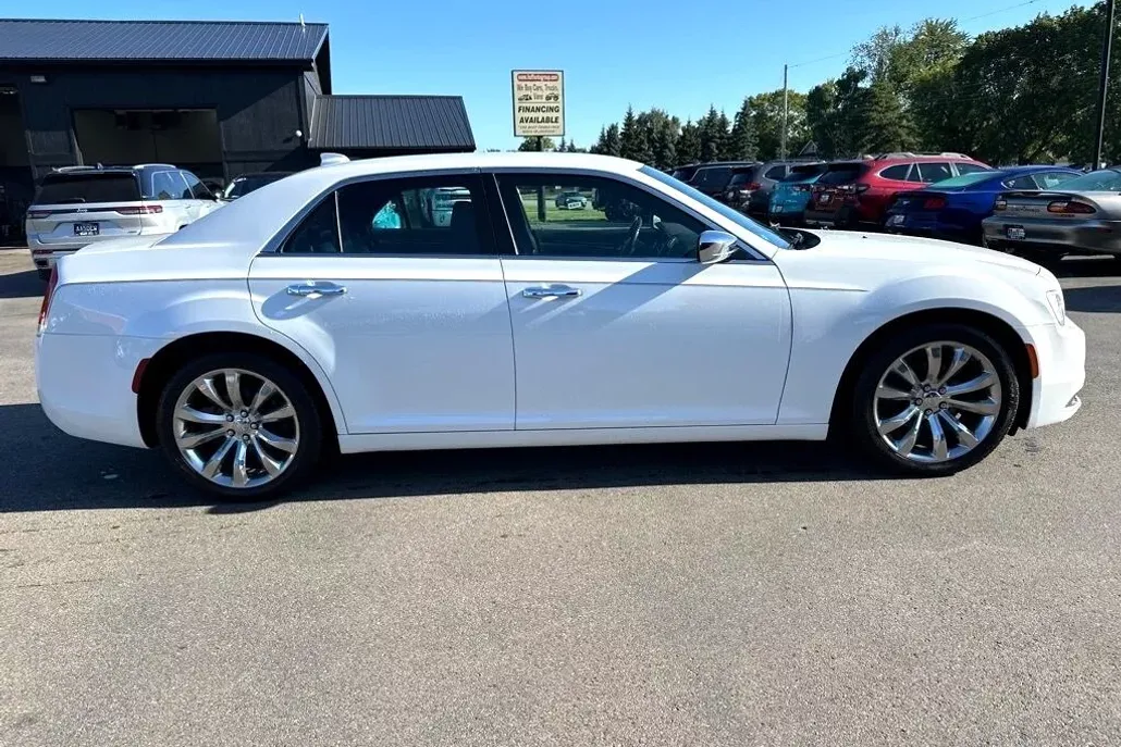 2019 Chrysler 300 Limited photo 1