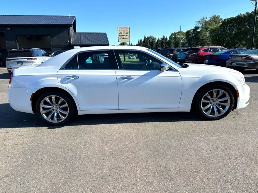 2019 Chrysler 300 Limited photo 1