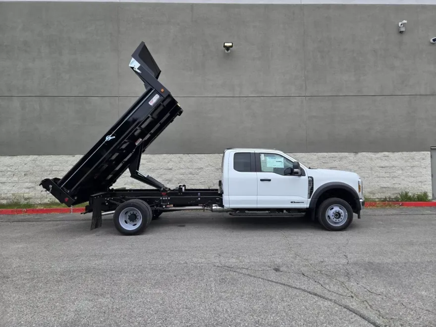 2025 Ford F-550 photo 1