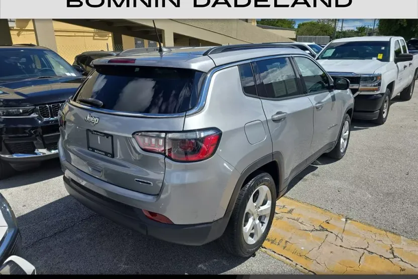 2021 Jeep Compass Latitude photo 1