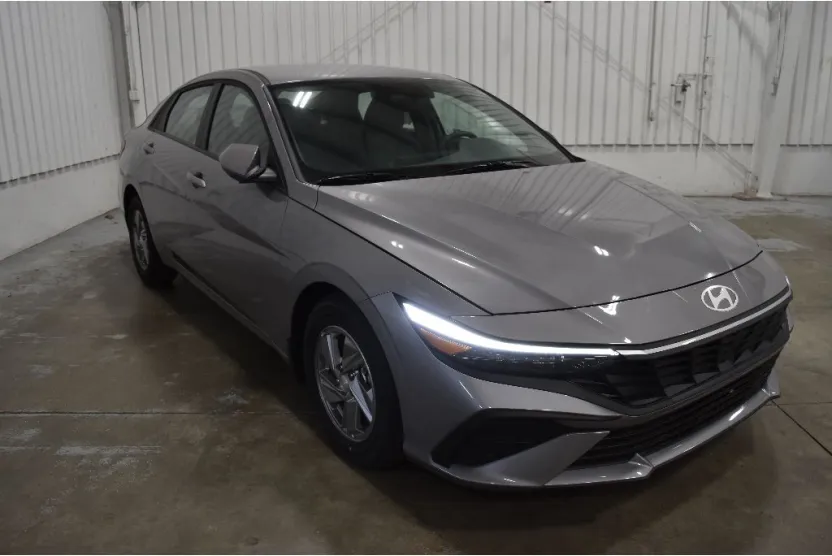 2025 Hyundai Elantra SE photo 1