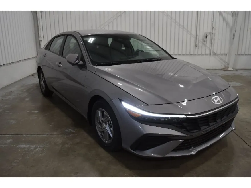 2025 Hyundai Elantra SE photo 1