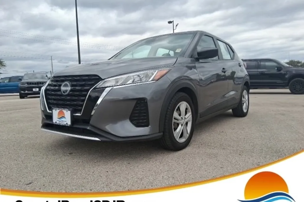 2023 Nissan Kicks S photo 1