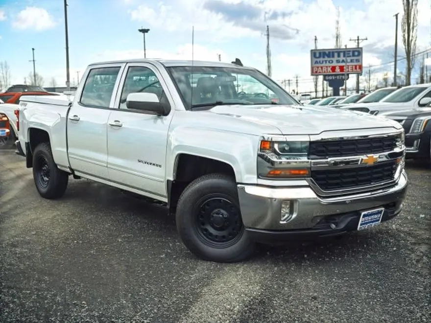 2018 Chevrolet Silverado 1500 LT photo 1