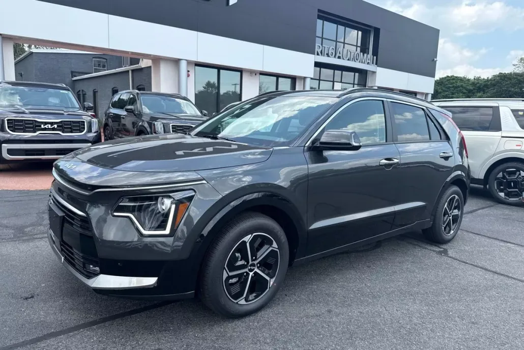 2025 Kia Niro SX photo 1