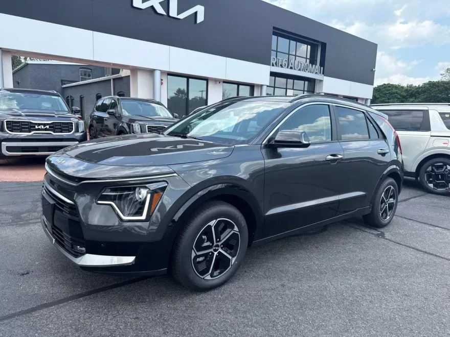 2025 Kia Niro SX photo 1