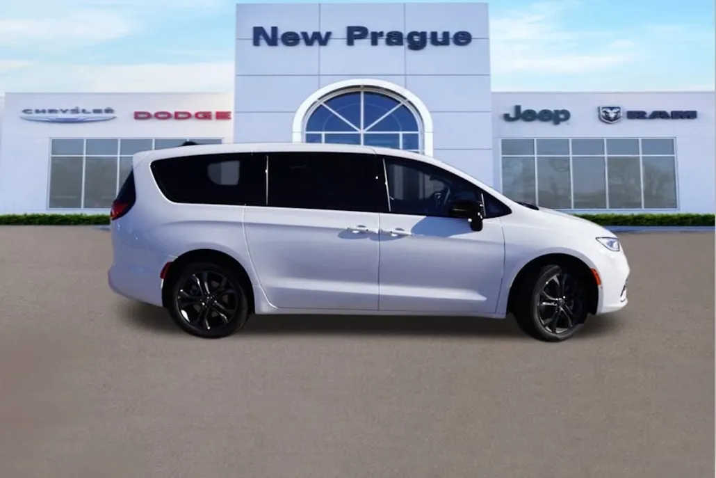 2026 Chrysler Pacifica photo 1