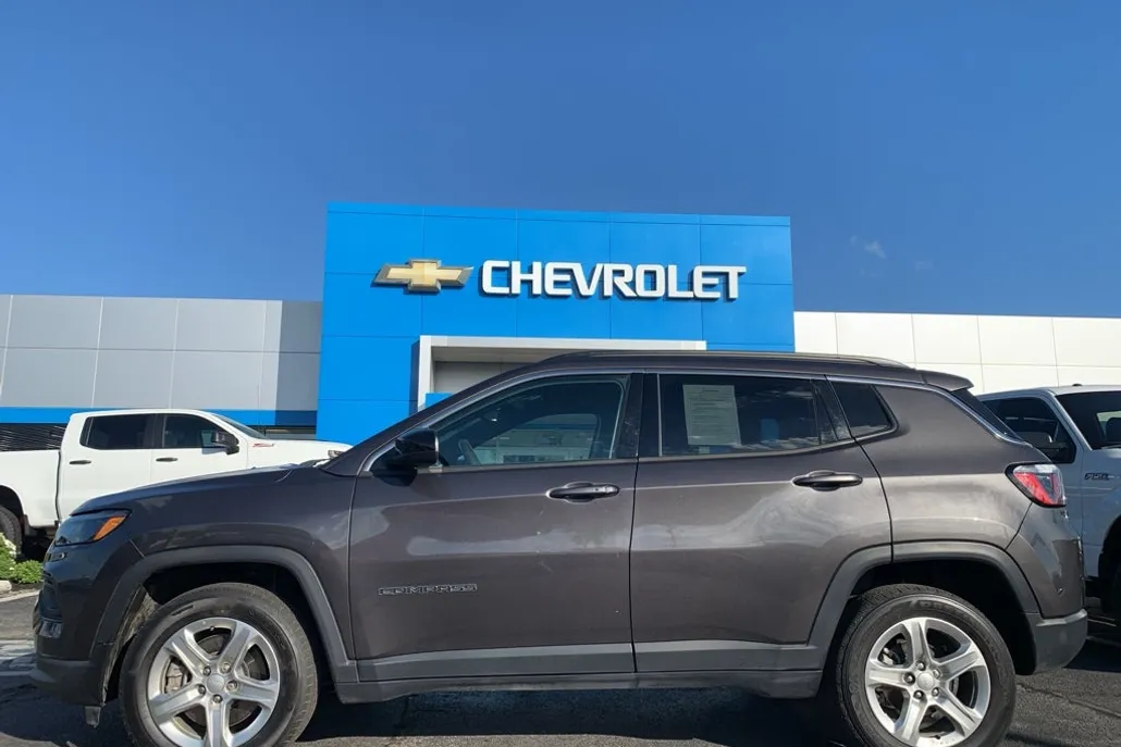 2024 Jeep Compass Latitude photo 1