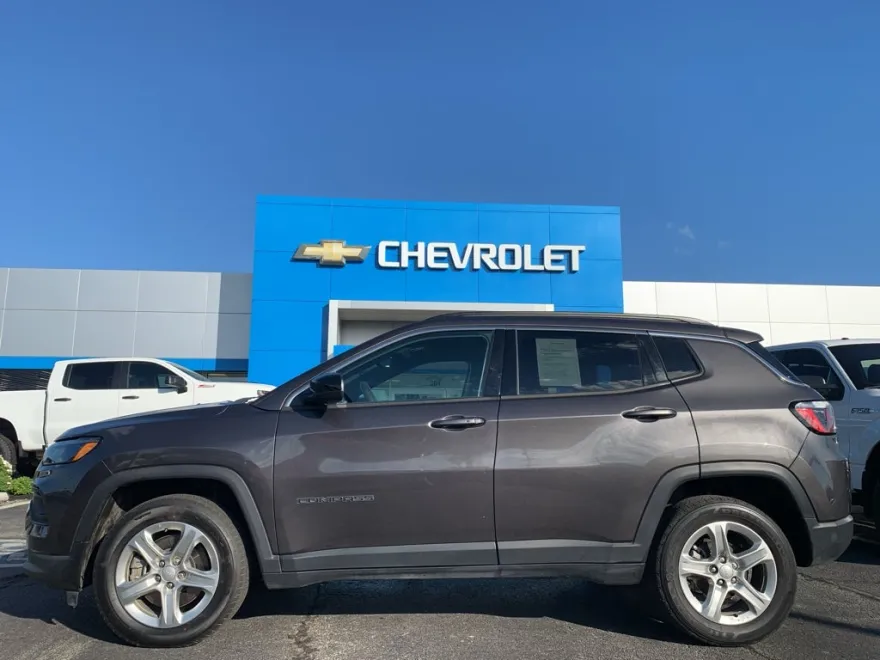 2024 Jeep Compass Latitude photo 1