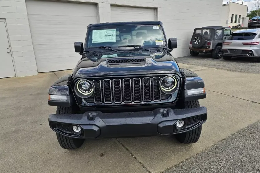 2025 Jeep Gladiator Sport photo 1