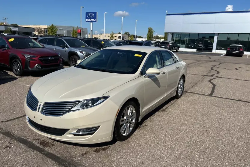 2016 Lincoln MKZ Base photo 1