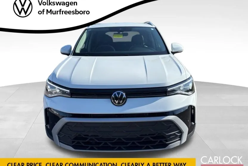 2025 Volkswagen Taos SE photo 1