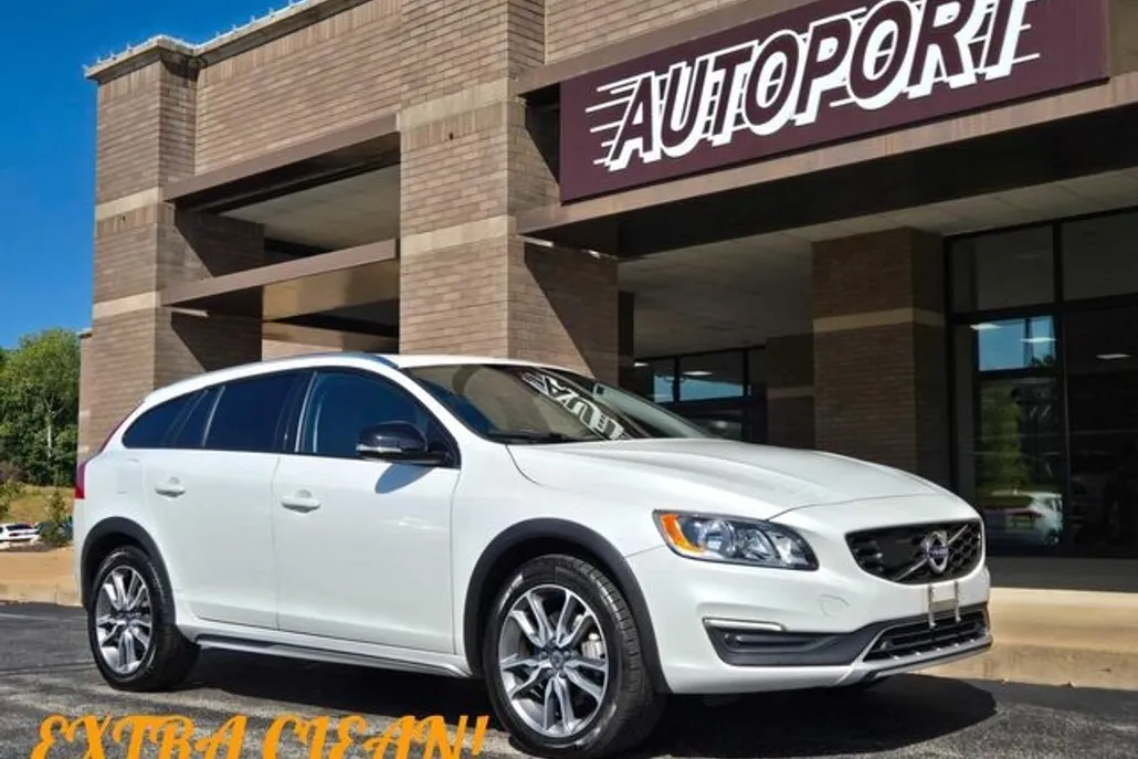 2018 Volvo V60 Cross Country T5 Premier photo 1