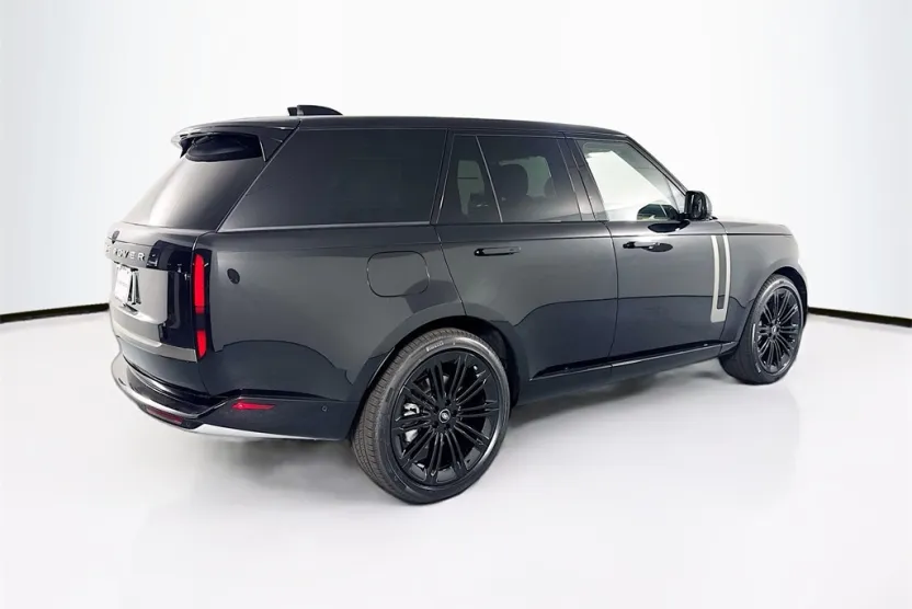 2025 Land Rover Range Rover SE photo 1