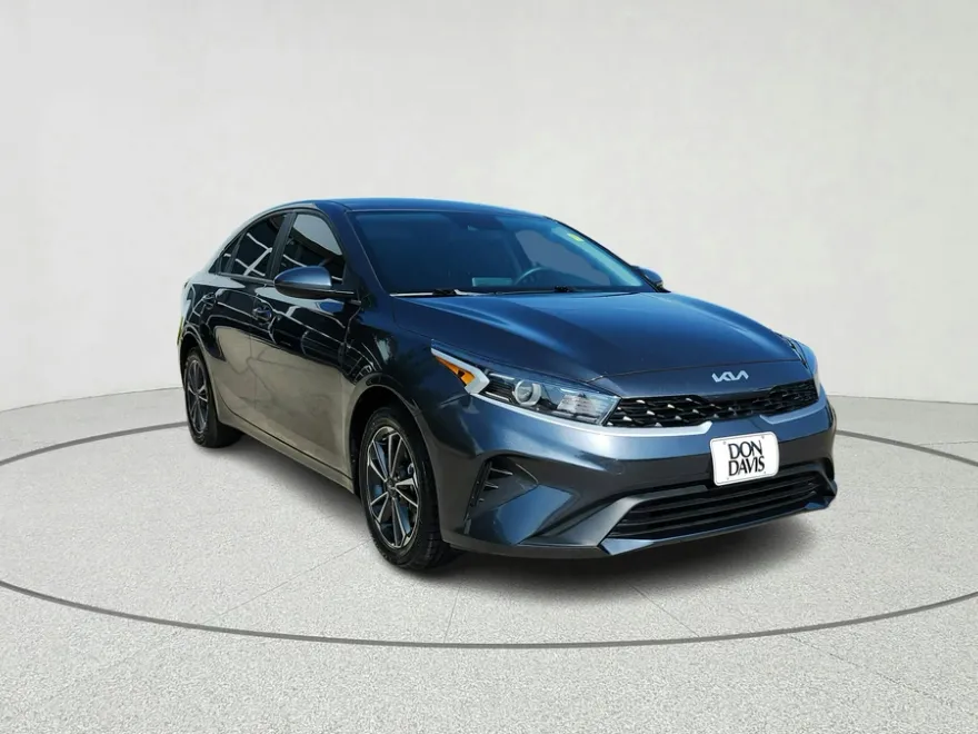 2017 Kia Forte LX Base photo 1