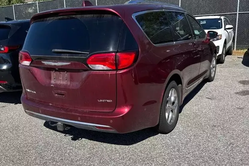 2017 Chrysler Pacifica Limited photo 1