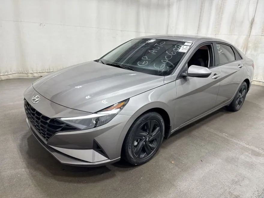 2023 Hyundai Elantra SEL photo 1