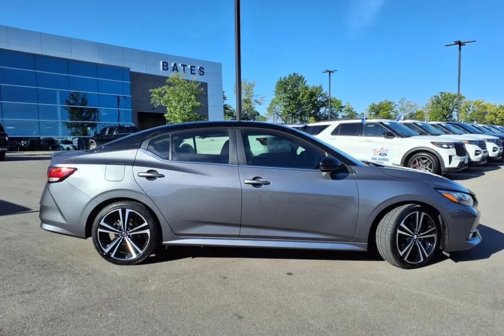 2020 Nissan Sentra SR photo 1