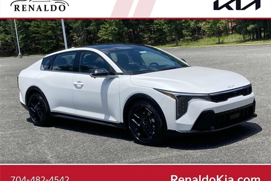 2025 Kia K4 GT-Line Turbo photo 1