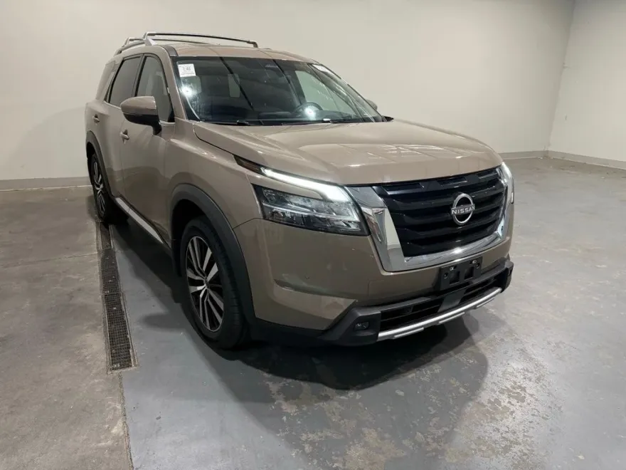 2023 Nissan Pathfinder Platinum photo 1