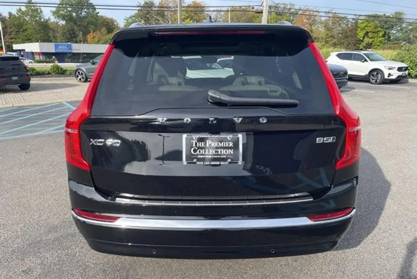 2024 Volvo XC90 B5 Plus photo 1