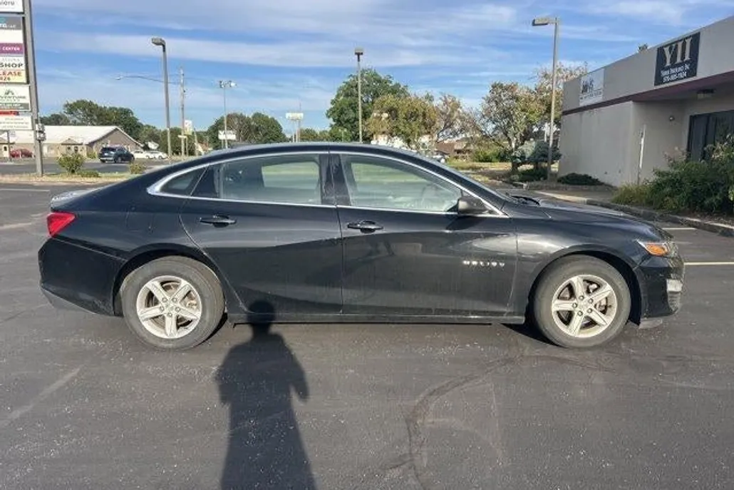 2020 Chevrolet Malibu LS photo 1
